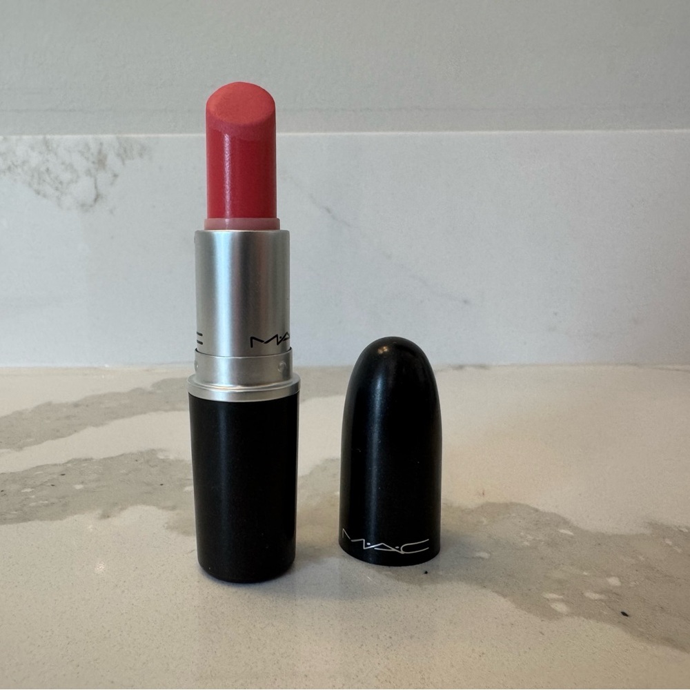 MAC Ruby Woo Retro Matte Full-size Lipstick - Picture 2 of 6